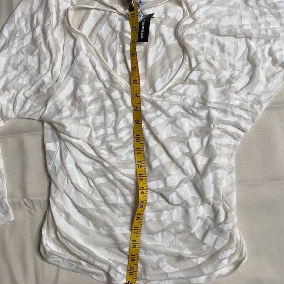 Express T shirt Crème Size Small - Picture 5 of 8